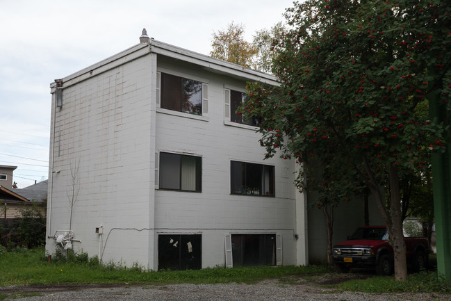 340 N Klevin St in Anchorage, AK - Foto de edificio - Building Photo