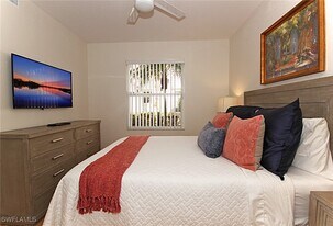 3380 W Crown Pointe Blvd in Naples, FL - Building Photo