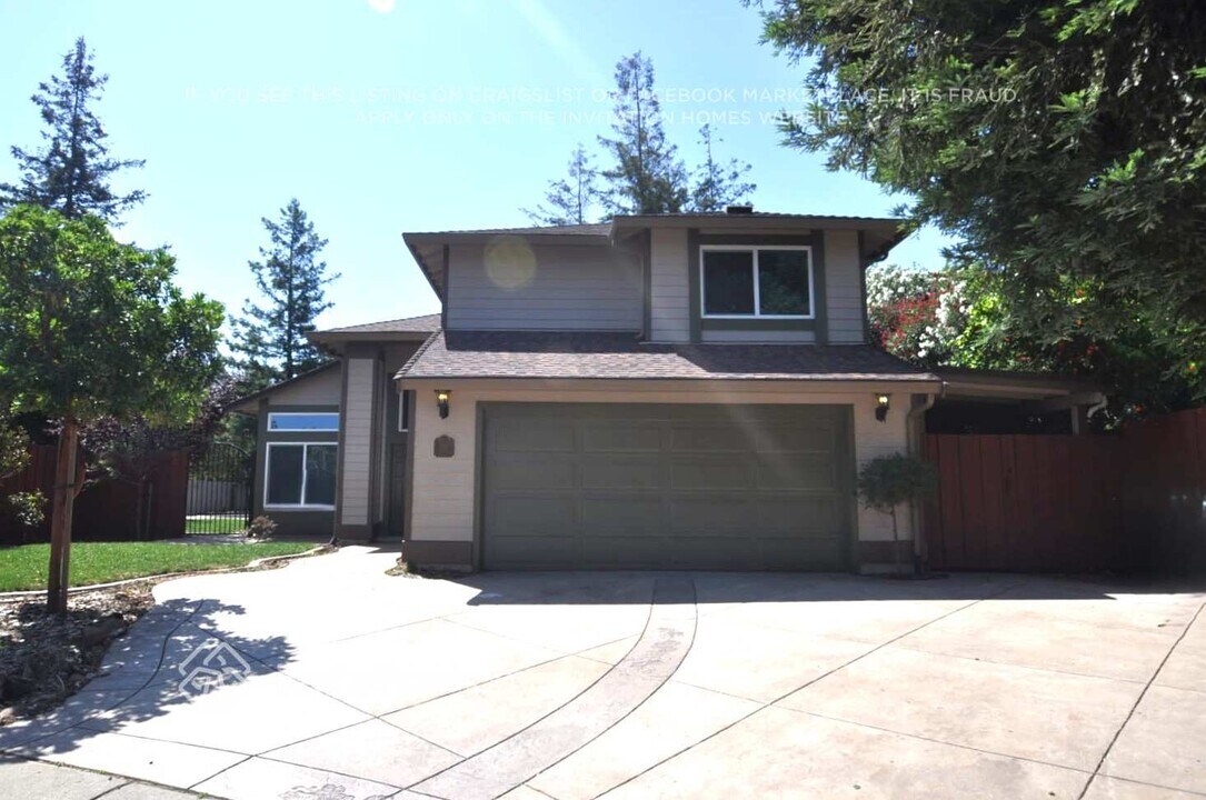 307 Alameda Ct in Vacaville, CA - Building Photo