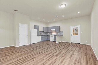 6108 Caroline Ln in Austin, TX - Building Photo - Building Photo
