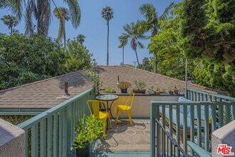 2110 California Ave in Santa Monica, CA - Foto de edificio - Building Photo