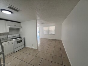 286 Lowell Ave in North Fort Myers, FL - Building Photo - Building Photo
