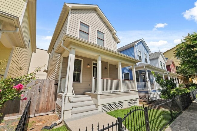 property at 1053 W 16th St