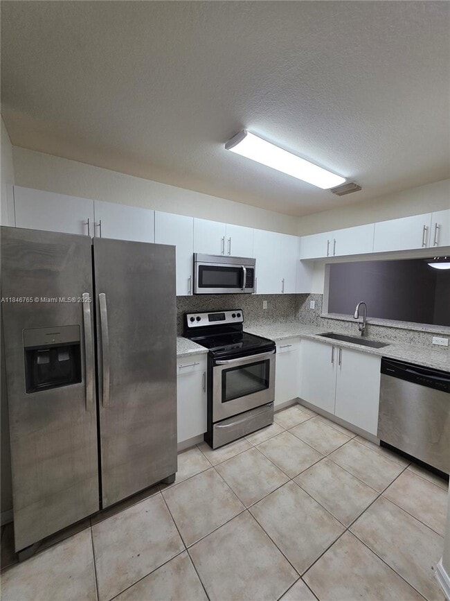 11444 NW 48th Terrace in Doral, FL - Building Photo - Building Photo