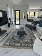 2342 McKinley St in Hollywood, FL - Building Photo - Building Photo