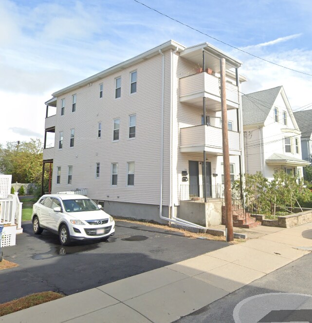 21-23 Weitz St, Unit 1 in Boston, MA - Foto de edificio