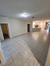 741 Simone Ct, Unit 2 in Haines City, FL - Foto de edificio - Building Photo