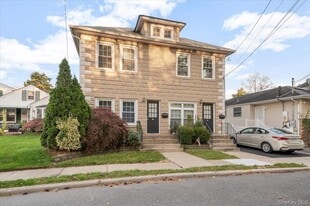 68 S 2nd St in Bethpage, NY - Building Photo