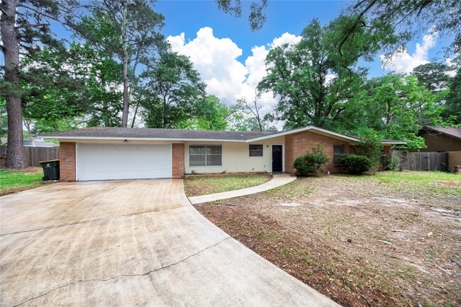 property at 2 Circle Dr