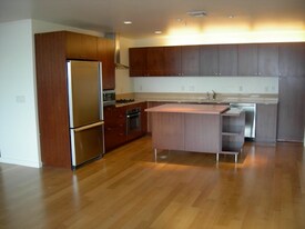 3570 S River Pky, Unit 313 in Portland, OR - Building Photo