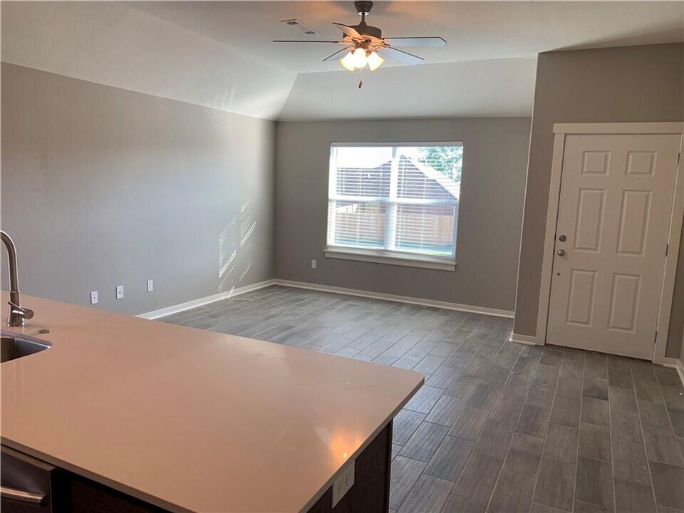 601 W Weymouth-Unit -601 A in Siloam Springs, AR - Building Photo