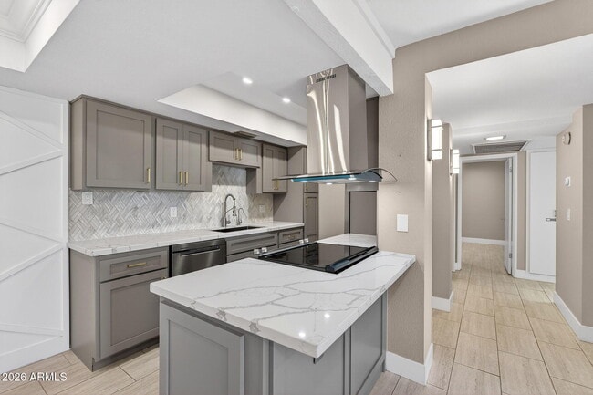 property at 7557 N Dreamy Draw Dr