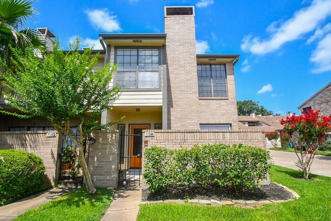 property at 718 Country Pl Dr