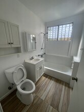 202 Bicknell Ave, Unit UNIT 8 in Santa Monica, CA - Building Photo - Building Photo