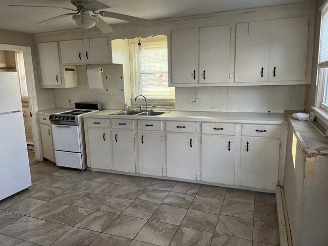 136 Custer St in Warwick, RI - Building Photo - Building Photo