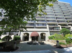 15 Stewart Pl in White Plains, NY - Building Photo
