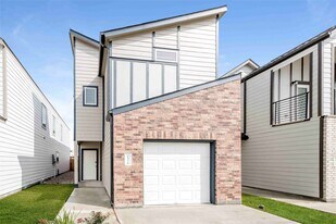 15316 Estrella Rd E in Houston, TX - Building Photo