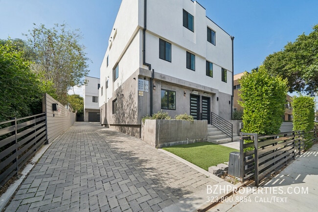 property at 835 N Harvard Blvd