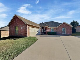 1620 Northview Dr in Grand Prairie, TX - Building Photo