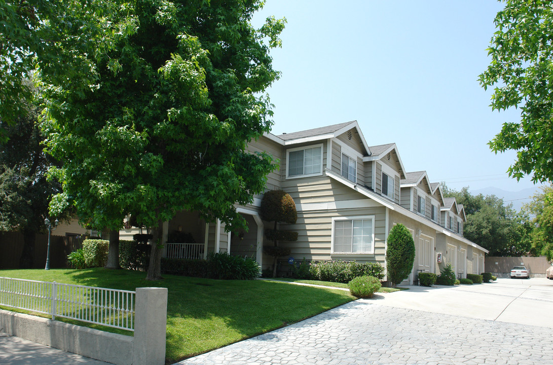 Monrovia Villas in Monrovia, CA - Building Photo