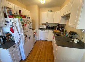 255 Beacon St, Unit 9-R in Somerville, MA - Building Photo