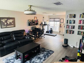 5624 Giddyup Ln in Fort Worth, TX - Foto de edificio - Building Photo