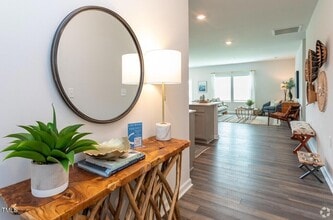 713 Hough Pond Ln in Fuquay Varina, NC - Foto de edificio - Building Photo