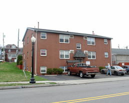1215-1217 Lawrence Ave in Ellwood City, PA - Building Photo
