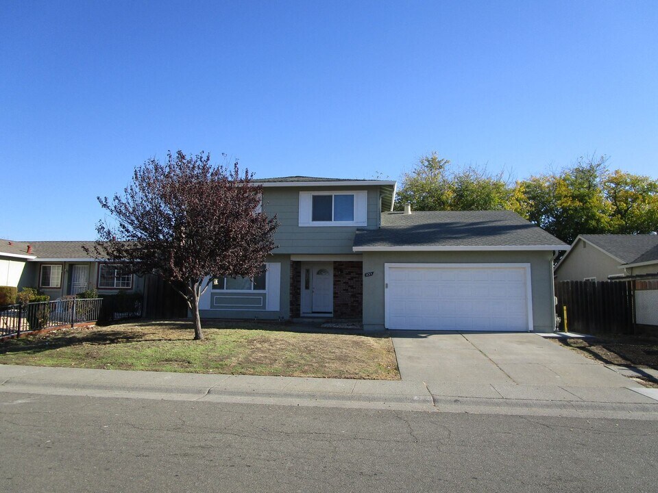 833 Scoter Way in Suisun City, CA - Building Photo