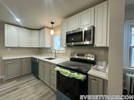 13 Gladstone St in Everett, MA - Building Photo