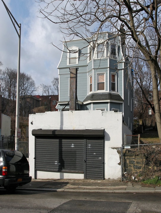 121 Palisade Ave in Yonkers, NY - Building Photo