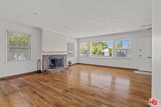 2421 Cloy Ave in Los Angeles, CA - Building Photo - Building Photo