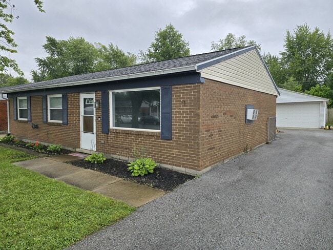 property at 1183 Bahama Dr