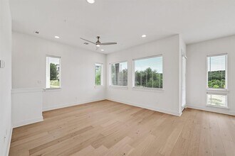 2050 Lohmans Spur in Lakeway, TX - Building Photo - Building Photo