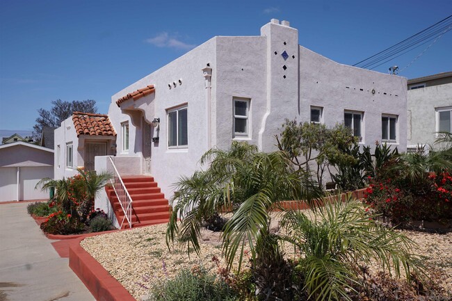 2444 Curlew St in San Diego, CA - Building Photo - Building Photo