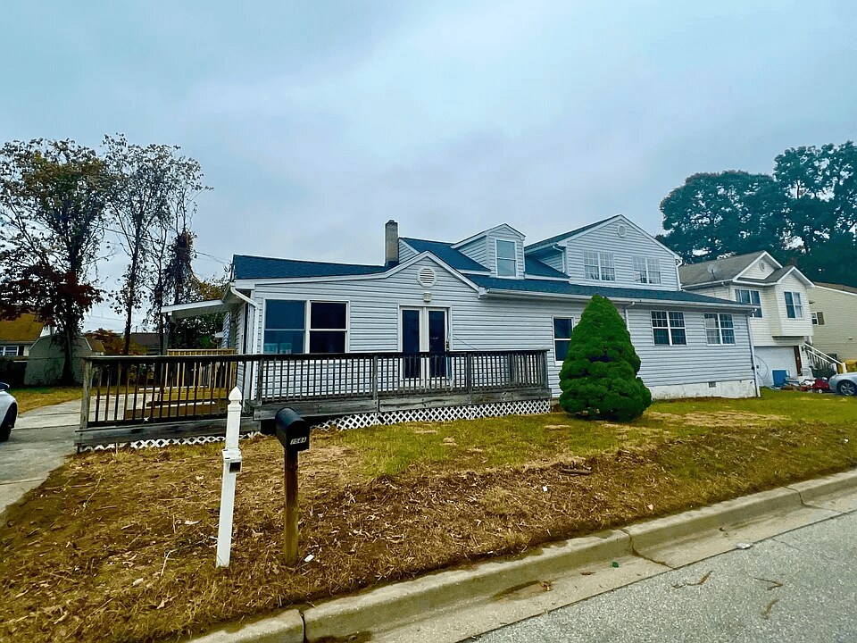 758 209th St, Unit #2 in Pasadena, MD - Foto de edificio