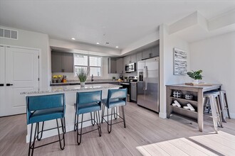1310 Benton St in Lakewood, CO - Foto de edificio - Building Photo