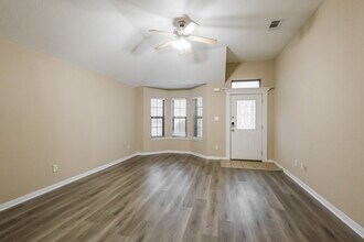 131 Golfview Dr in Montgomery, TX - Foto de edificio - Building Photo