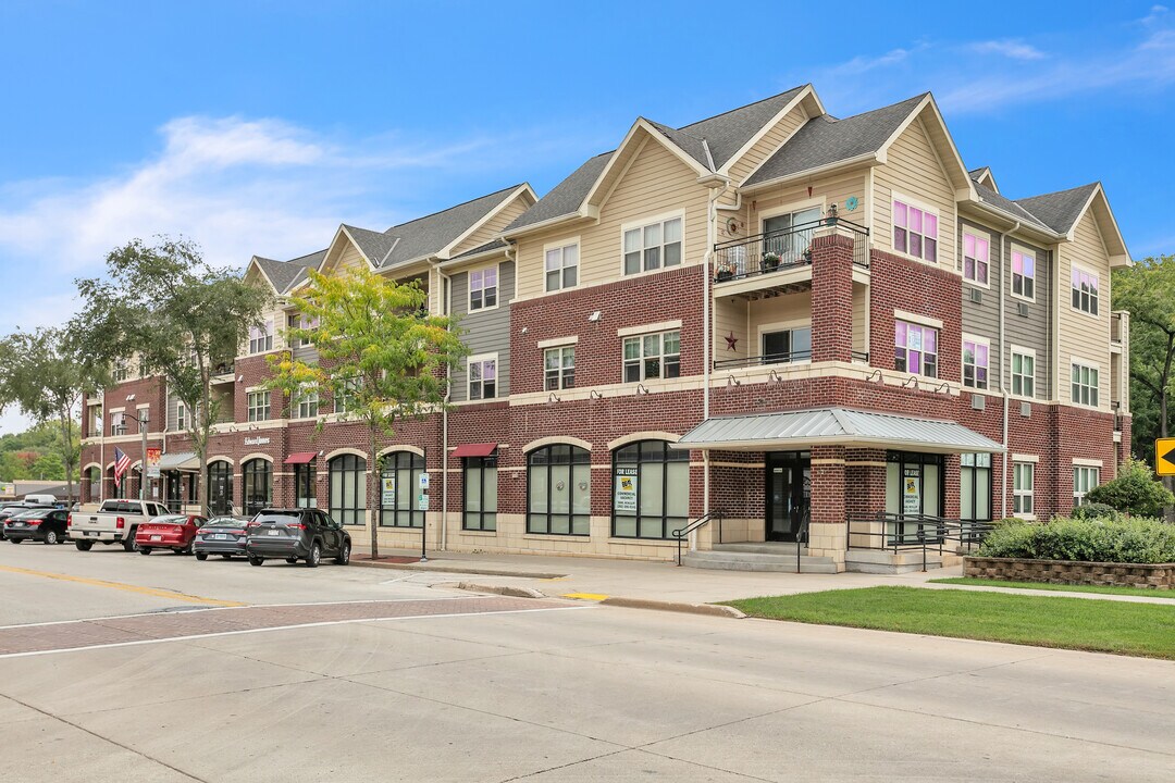 Residence On Main - 55+ Community in Twin Lakes, WI - Building Photo