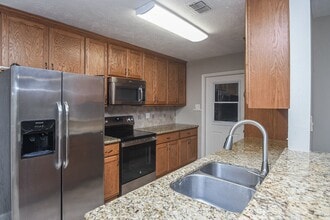 13607 Elm Ct in Sugar Land, TX - Foto de edificio - Building Photo