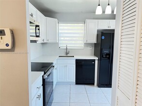1200 SW 113th Ter, Unit 103 in Pembroke Pines, FL - Building Photo - Building Photo