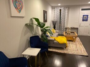 1012 McDonogh St in Baltimore, MD - Foto de edificio - Building Photo