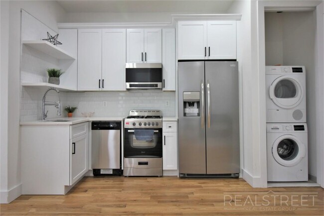 37 Linden St in Brooklyn, NY - Building Photo - Building Photo