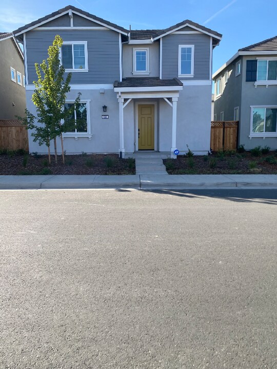 653 Barrett Lk Rd-Unit -HOUSE in West Sacramento, CA - Building Photo