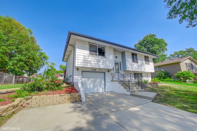property at 728 Boxwood Dr