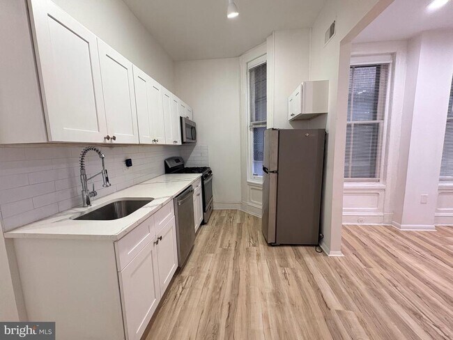 property at 1904 Fairmount Ave
