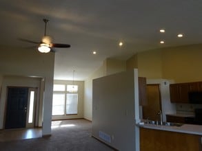 945 Dianthus Ct in Reynoldsburg, OH - Building Photo - Building Photo