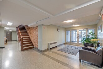 King Alfred Apartments in Passaic, NJ - Building Photo - Lobby