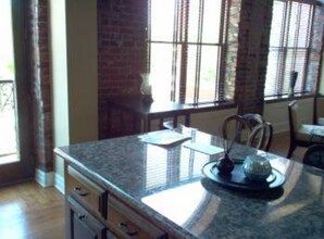 1715 Summit St in Kansas City, MO - Building Photo - Building Photo
