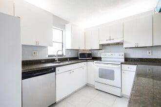 9460 SW 61st Way in Boca Raton, FL - Building Photo - Building Photo